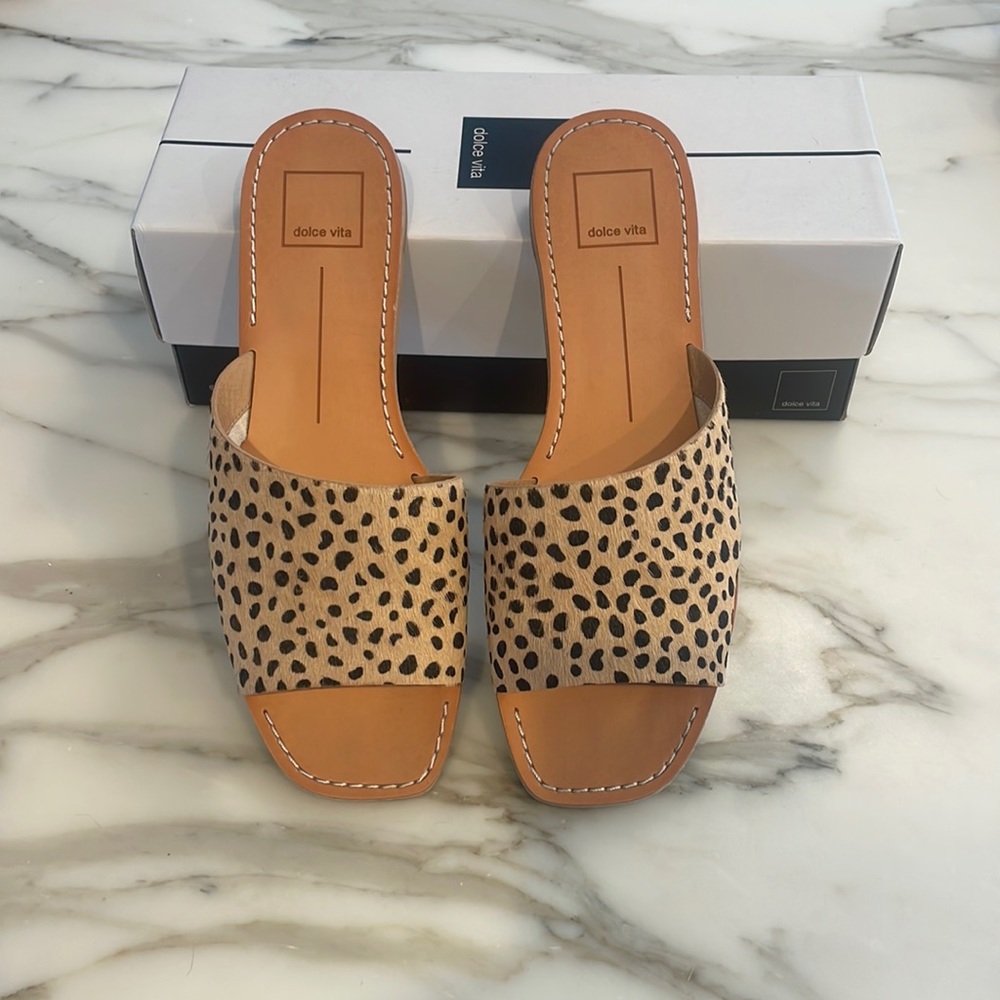 Dolce Vita Leopard slides